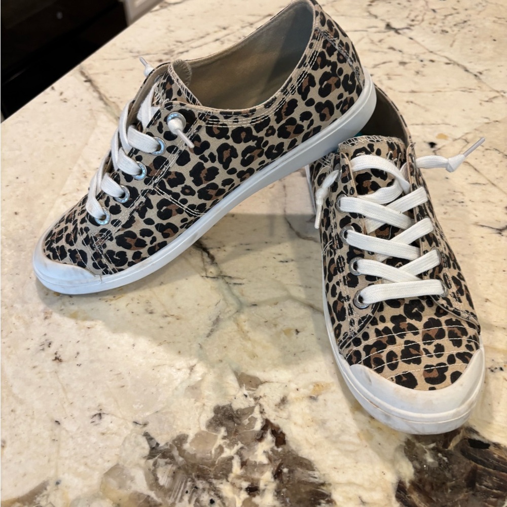 Leopard Pattern Blowfish Sneakers with White Laces - Picture 2 of 7